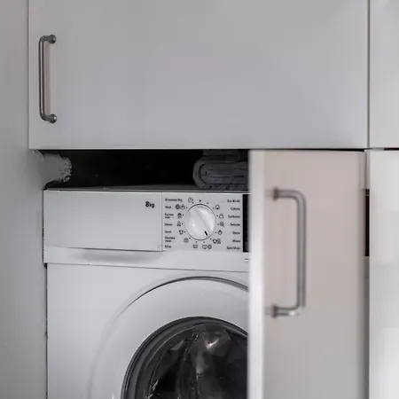 Lovely 2 Bedroom In The Heart Of Apartment *