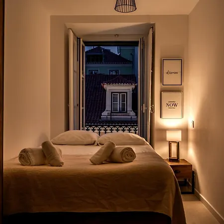 Lovely 2 Bedroom In The Heart Of Apartment *