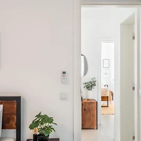 Lovely 2 Bedroom In The Heart Of Apartment