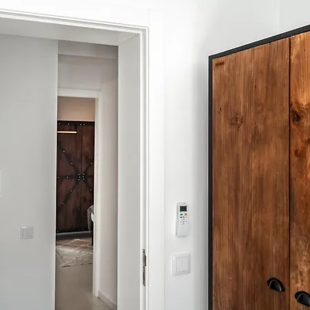 Lovely 2 Bedroom In The Heart Of