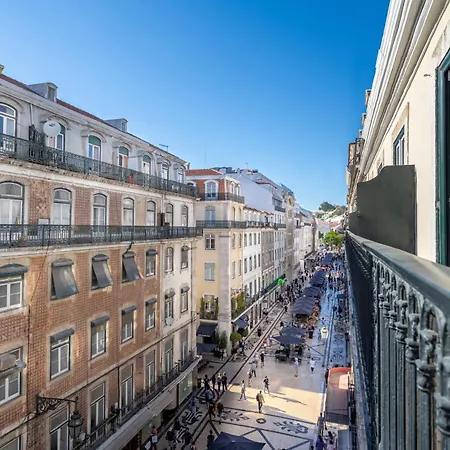 Lovely 2 Bedroom In The Heart Of Apartment *