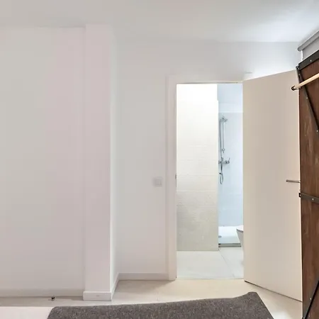 Lovely 2 Bedroom In The Heart Of
