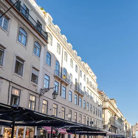 Lovely 2 Bedroom In The Heart Of Apartment *